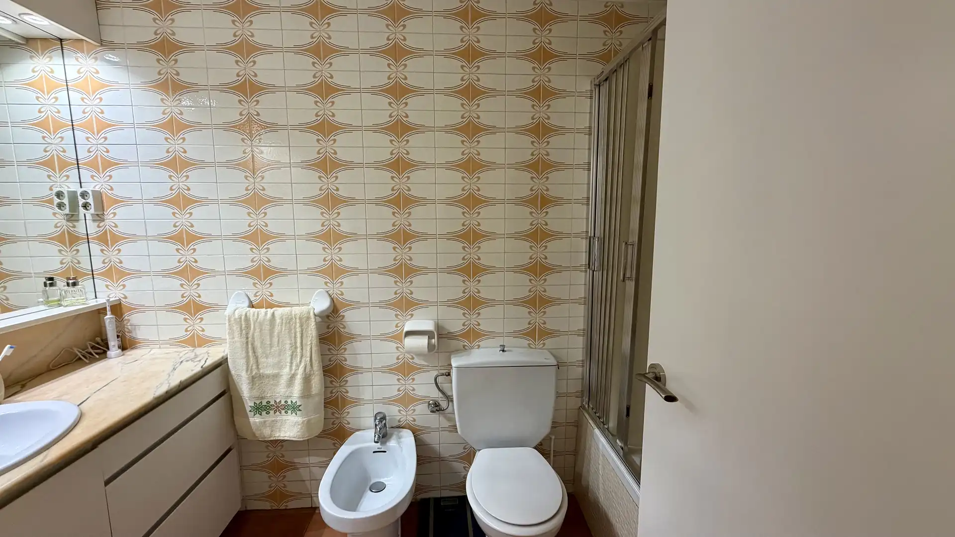 Bathroom of Flat for sale in Cornellà de Llobregat  with Balcony