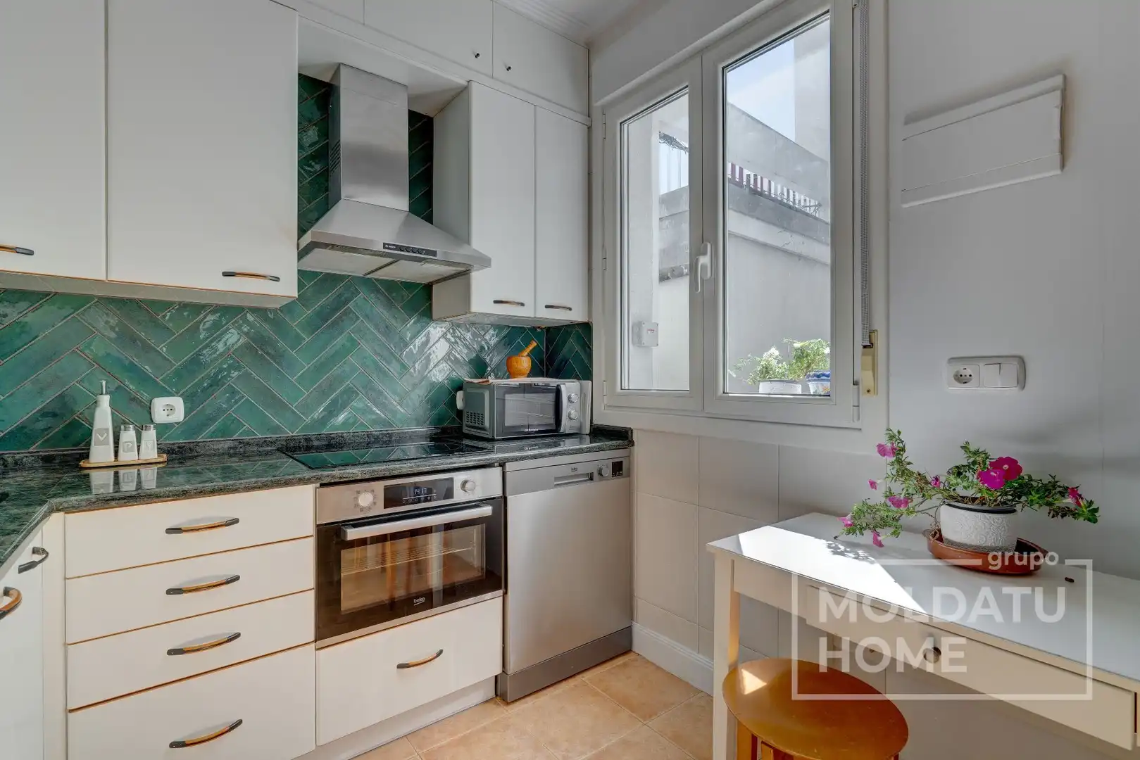 Kitchen of Flat for sale in Donostia - San Sebastián   with Air Conditioner and Heating