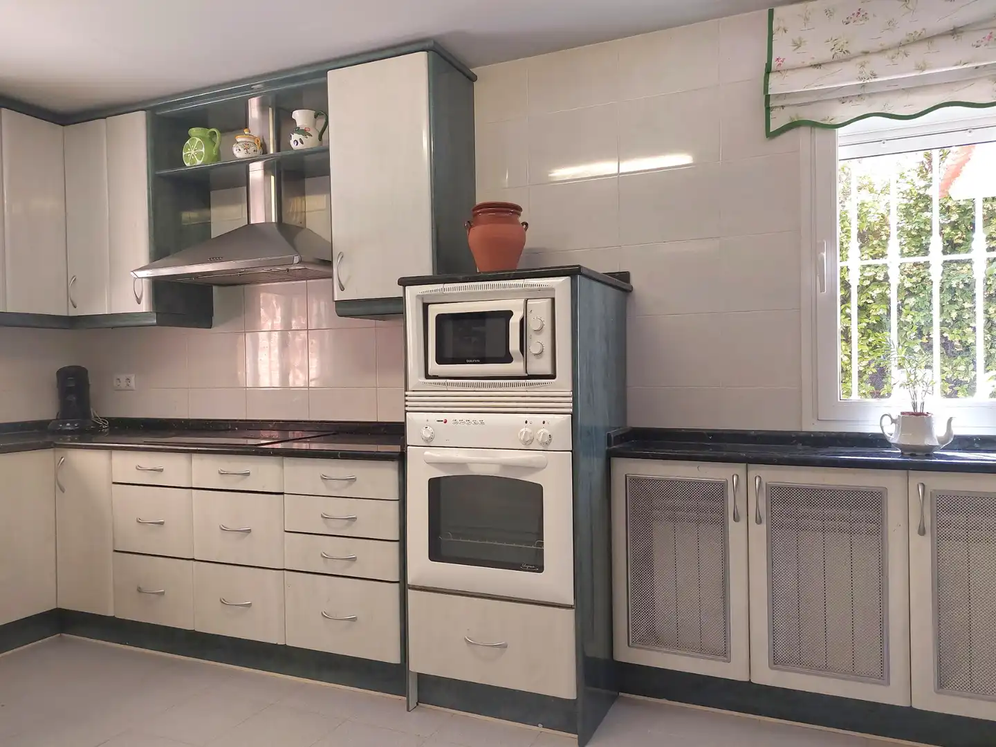 Cocina de Casa adosada en venta en Rivas-Vaciamadrid con Aire acondicionado, Calefacción y Jardín privado