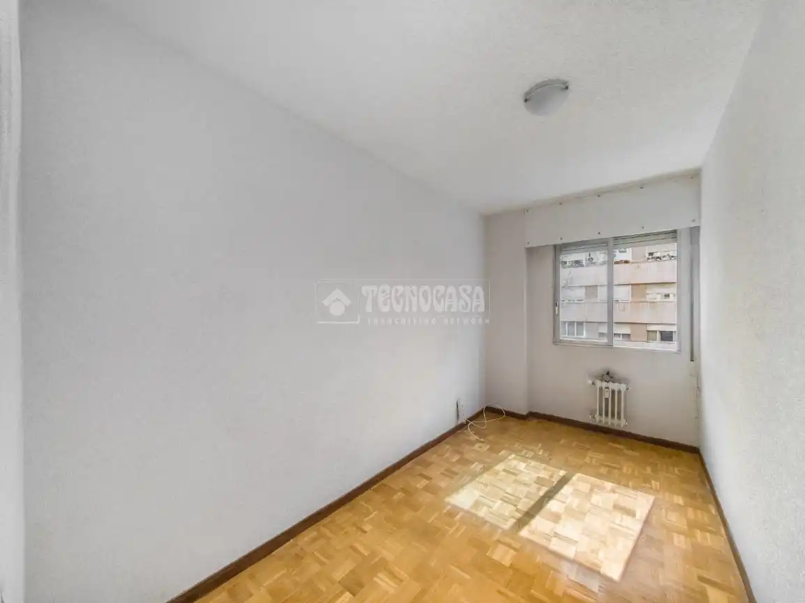 Habitación de Piso en venta en Madrid con Calefacción, Parquet y Terraza