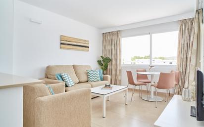 Sala d'estar de Apartament en venda en Sant Josep de sa Talaia amb Aire condicionat, Terrassa i Moblat