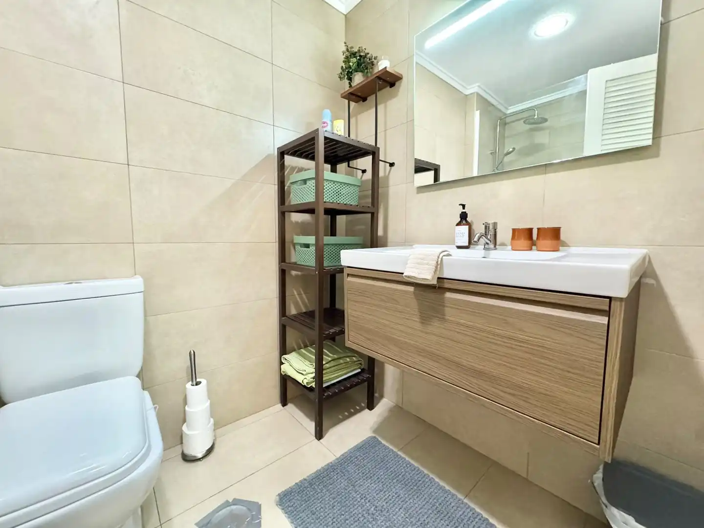 Bathroom of Flat for rent in Torrevieja  with Air Conditioner, Heating and Swimming Pool