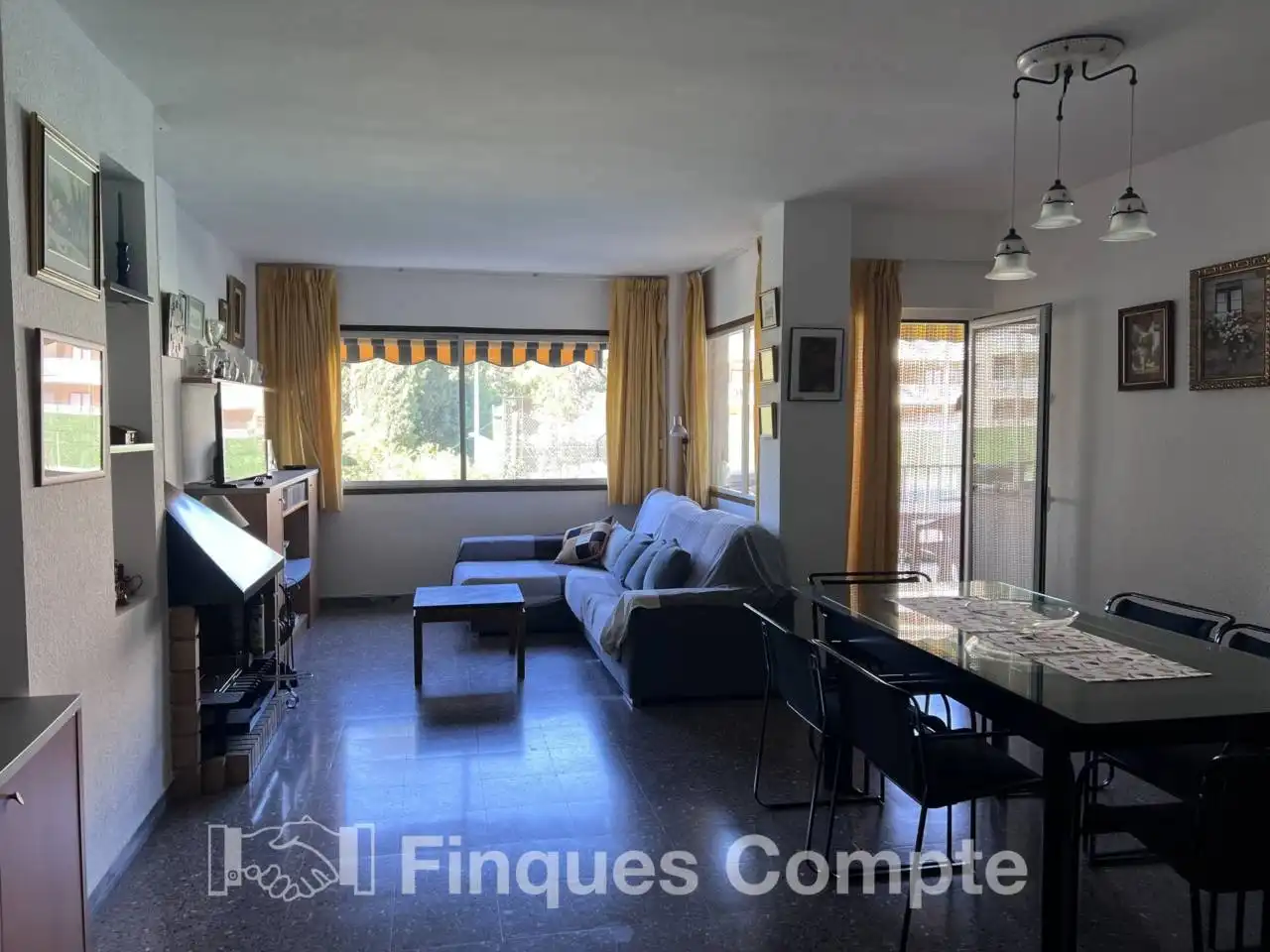 Sala de estar de Piso en venta en Roda de Berà con Calefacción, Terraza y Trastero