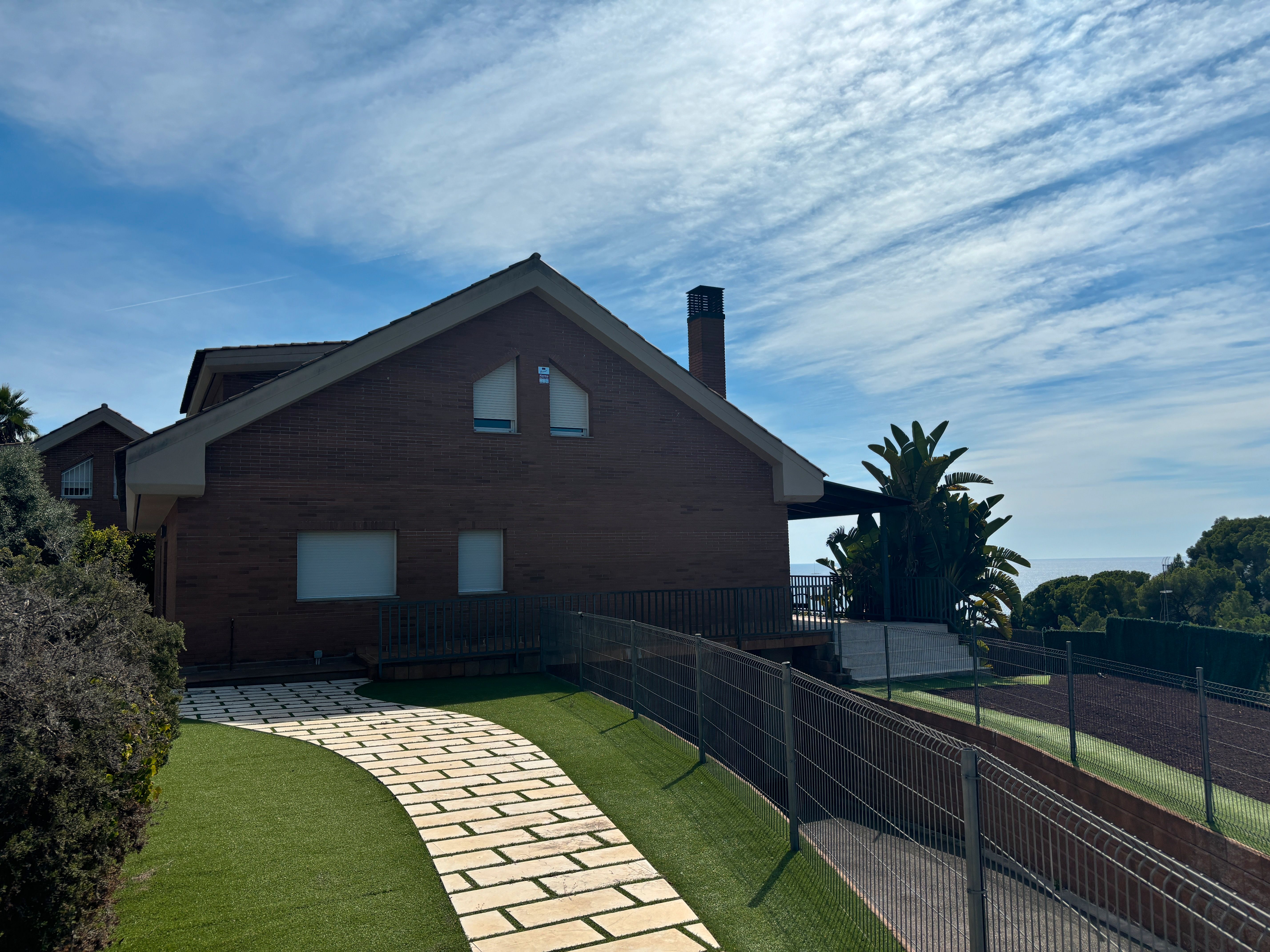 Vista exterior de Casa o xalet en venda en Arenys de Mar amb Aire condicionat, Calefacció i Jardí privat