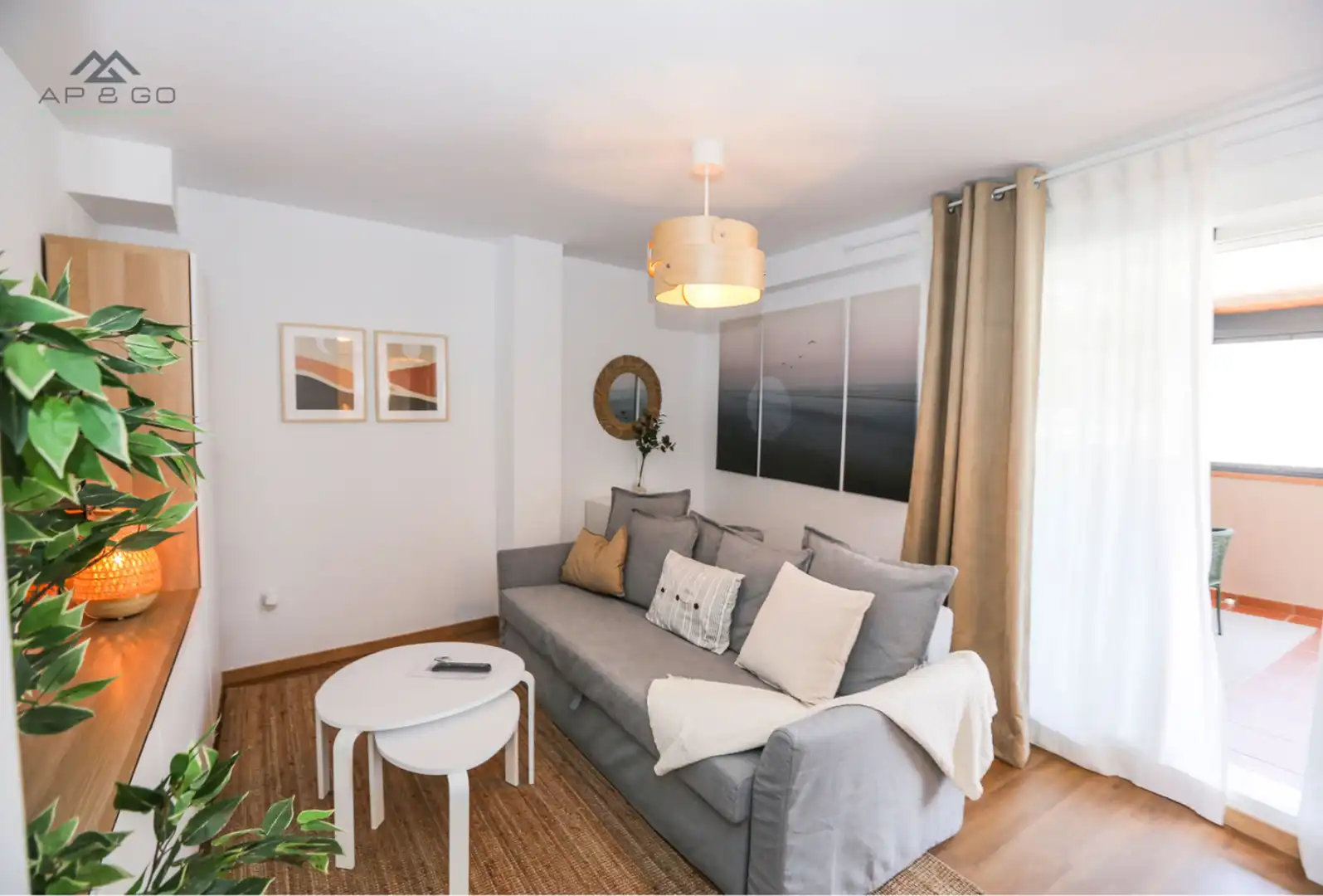 Sala d'estar de Dúplex de lloguer en Almuñécar amb Aire condicionat, Moblat i TV