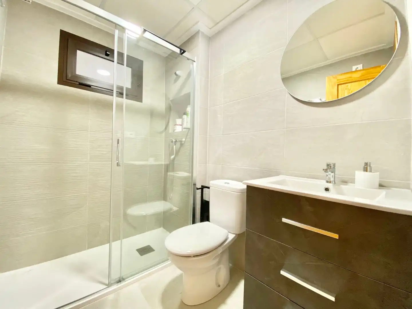 Bathroom of Apartments for rent in Guardamar del Segura  with Heating, Furnished and Washing machine