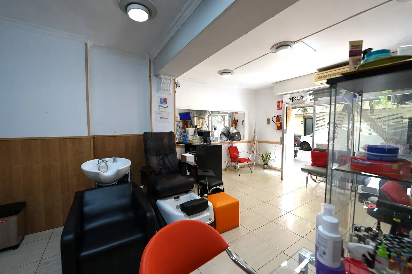 Local comercial en traspàs a Carrer de Emilia Pardo Bazán 14, imagen 7