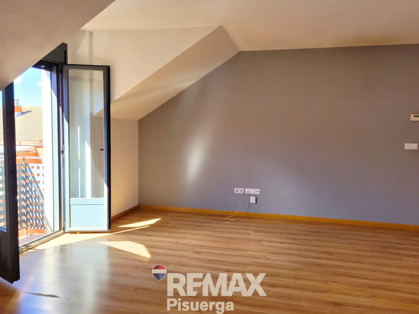 Wohnung zum Verkauf in Santovenia de Pisuerga mit Heizung, Abstellraum und Balkon