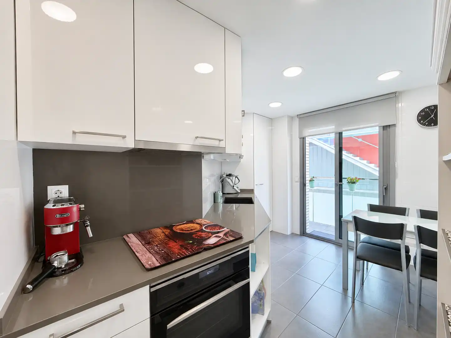 Cocina de Dúplex en venta en Cornellà de Llobregat con Terraza, Trastero y Balcón