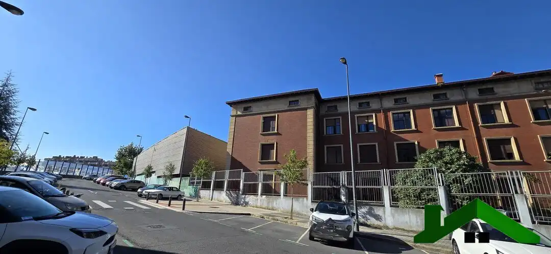 Vista exterior de Pis en venda en Bilbao  amb Calefacció i Moblat