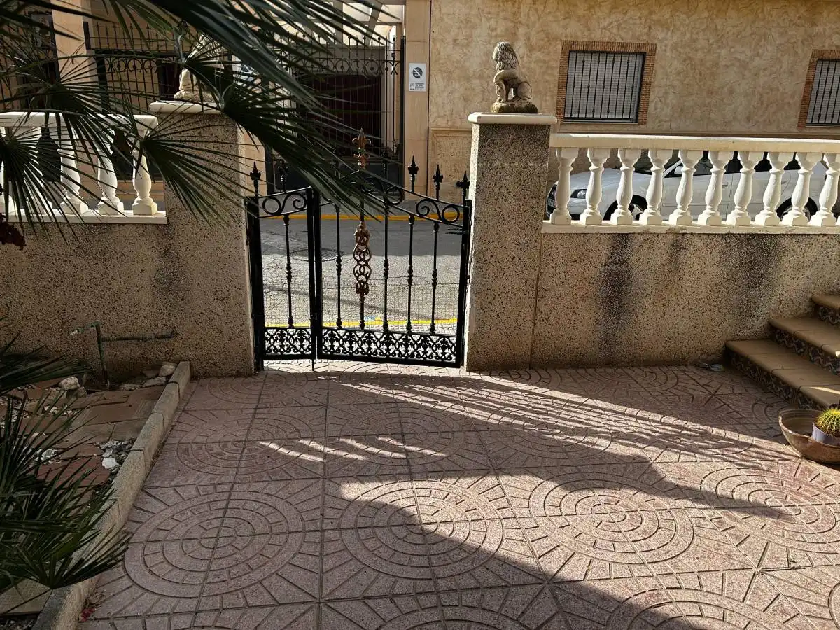 Ground floor for rent in C. Cam. GÃ³mez Mompean, Catral