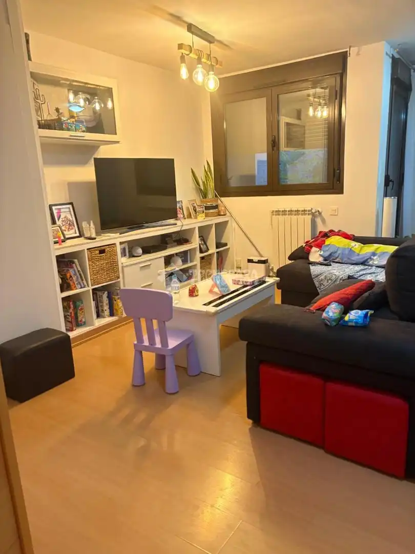 Sala d'estar de Pis en venda en Urbanizaciones