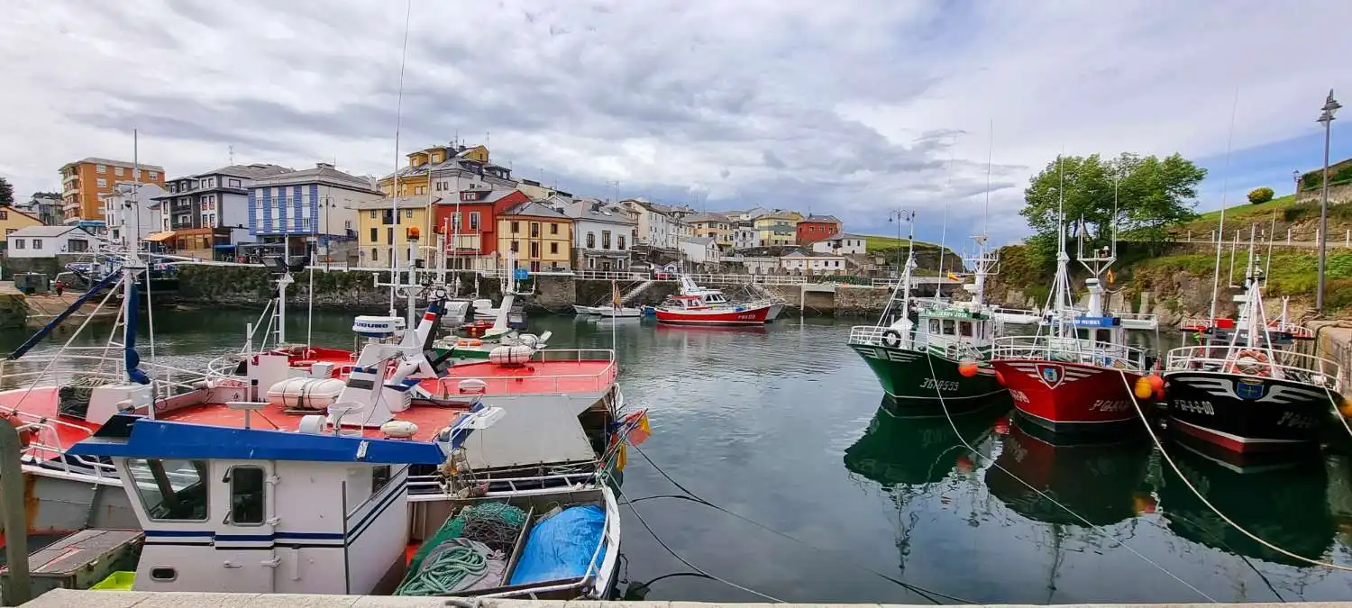 Vista exterior de Local en venda en Navia amb Moblat