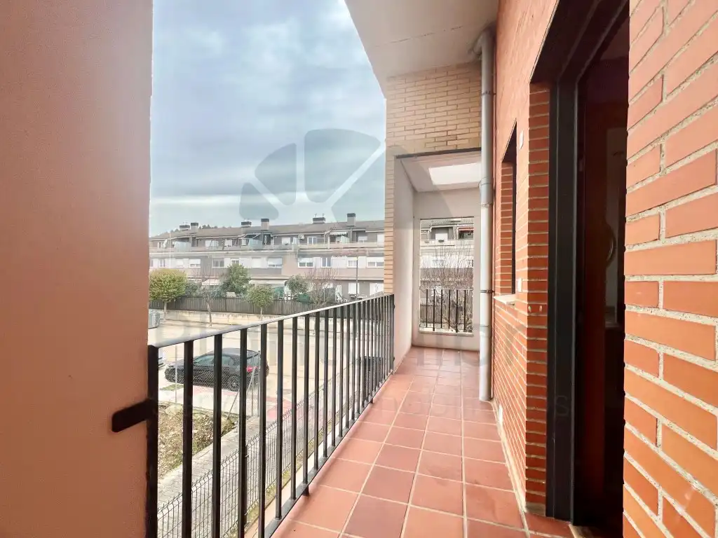 Exterior view of Duplexes for sale in Villamediana de Iregua  with Terrace and Swimming Pool