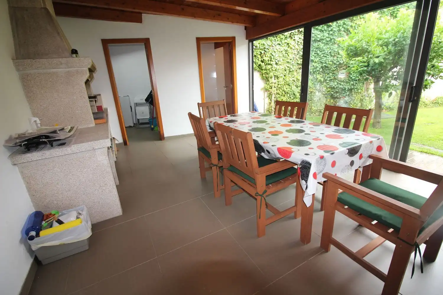 Menjador de Casa o xalet en venda en Sanxenxo amb Calefacció, Jardí privat i Parquet