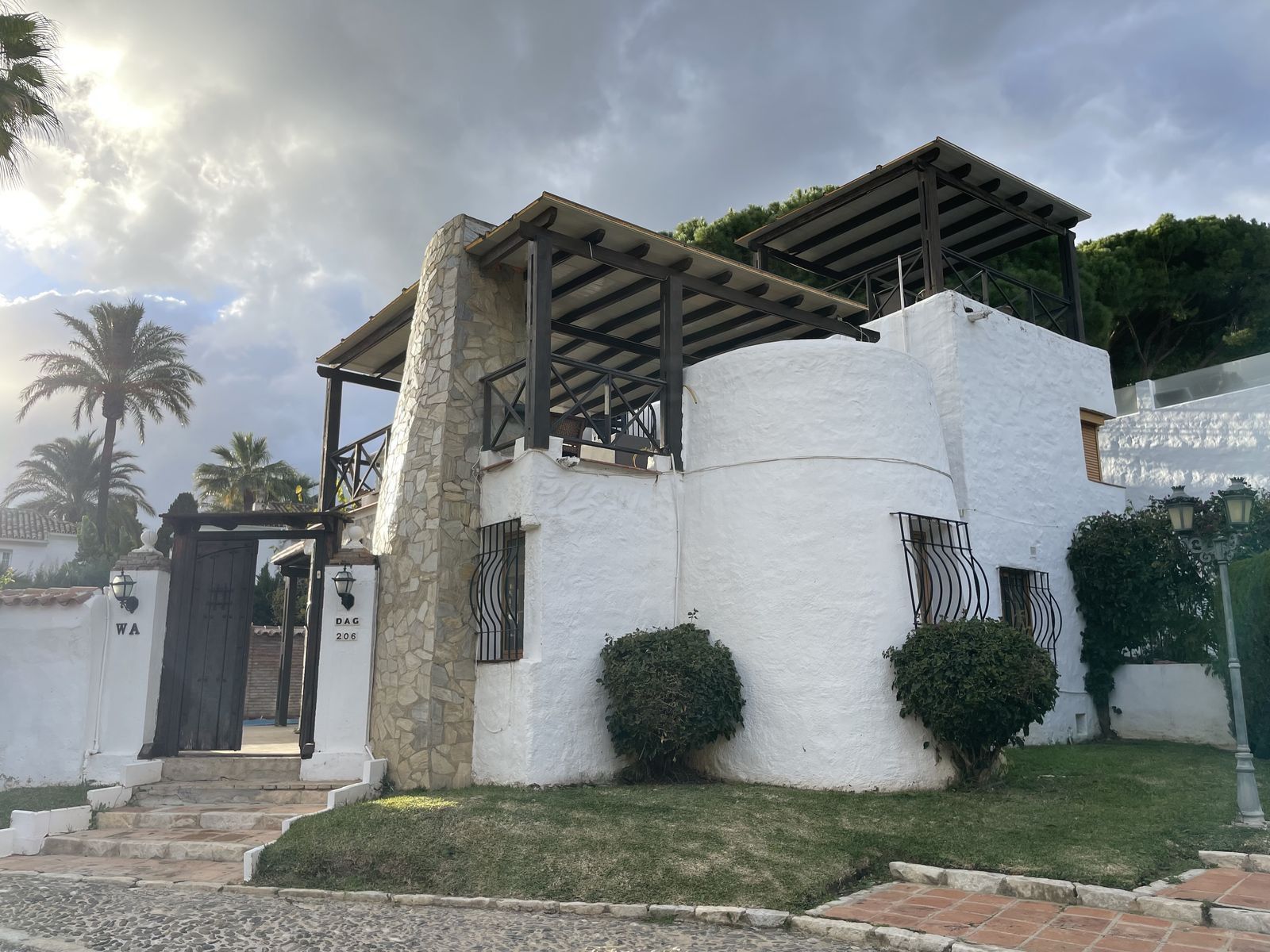 Vista exterior de Casa o chalet en venta en Marbella con Aire acondicionado, Jardín privado y Piscina
