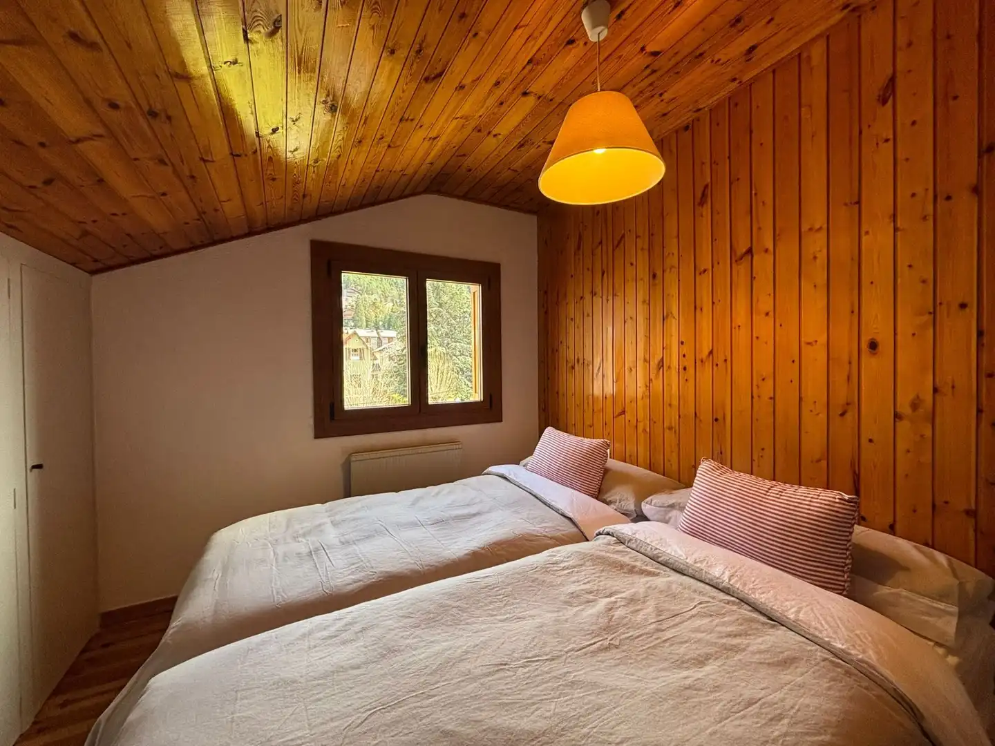 Dormitori de Apartament de lloguer en Alp amb Calefacció i Moblat