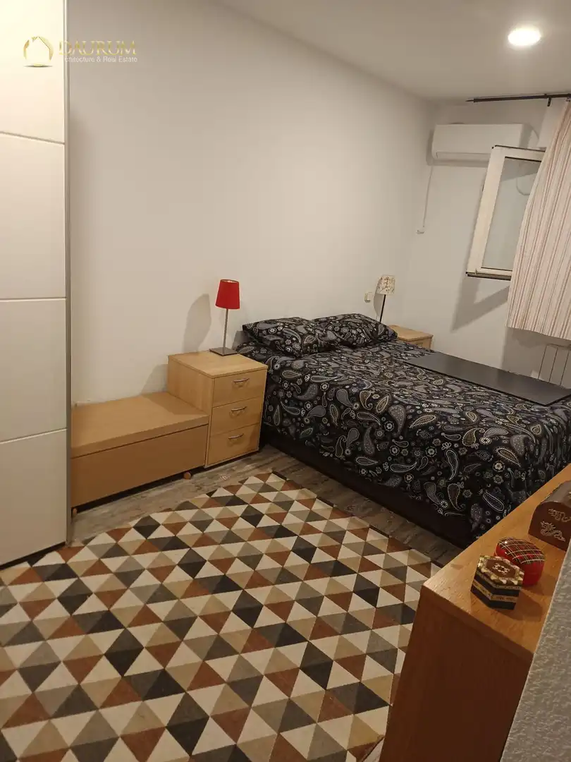Dormitori de Casa adosada en venda en Madrid amb Aire condicionat, Calefacció i Jardí privat