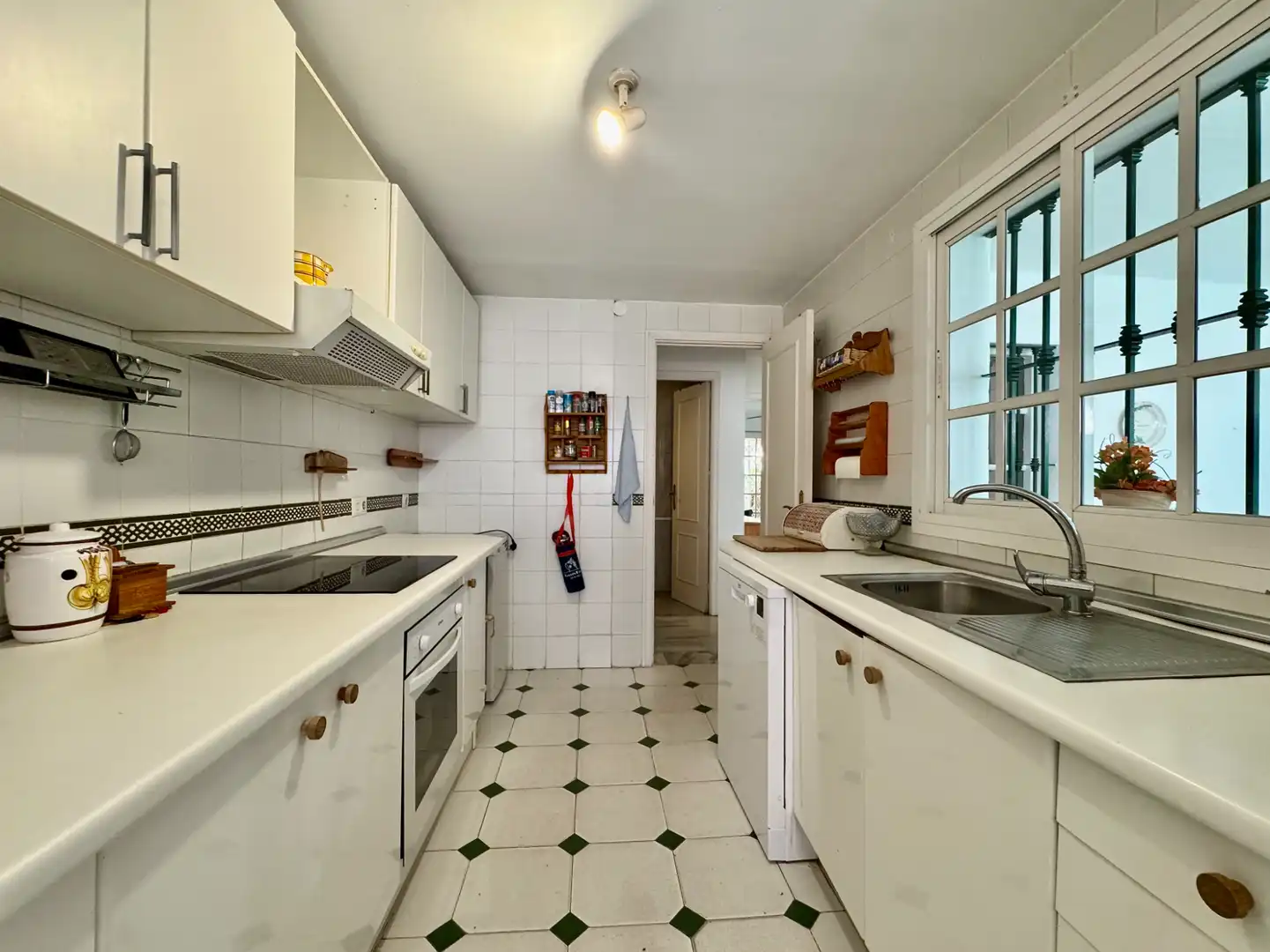 Kitchen of Detached homes for sale in Fuengirola  with Air Conditioner, Heating and Private garden