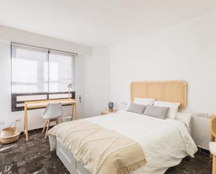 Bedroom of Apartment to share in  Valencia Capital