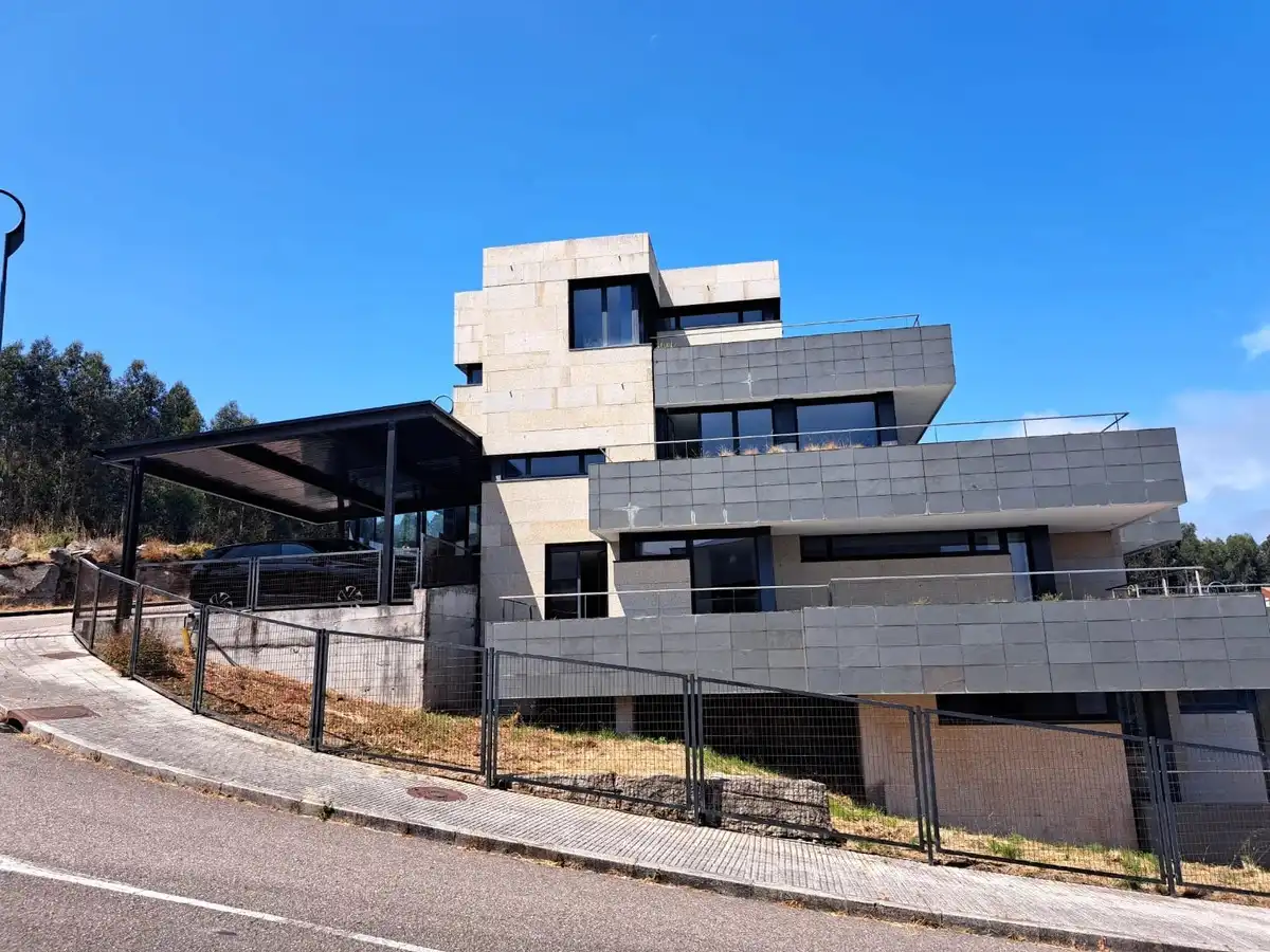 Vista exterior de Piso en venta en Baiona con Terraza, Trastero y Alarma