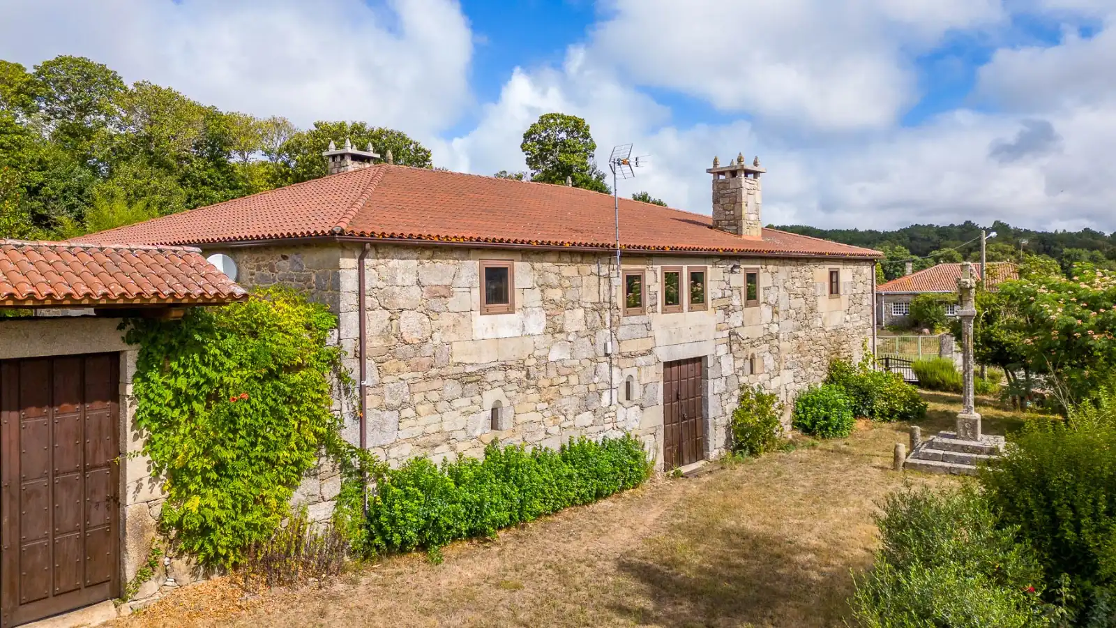Vista exterior de Finca rústica en venda en Chantada amb Aire condicionat, Calefacció i Jardí privat