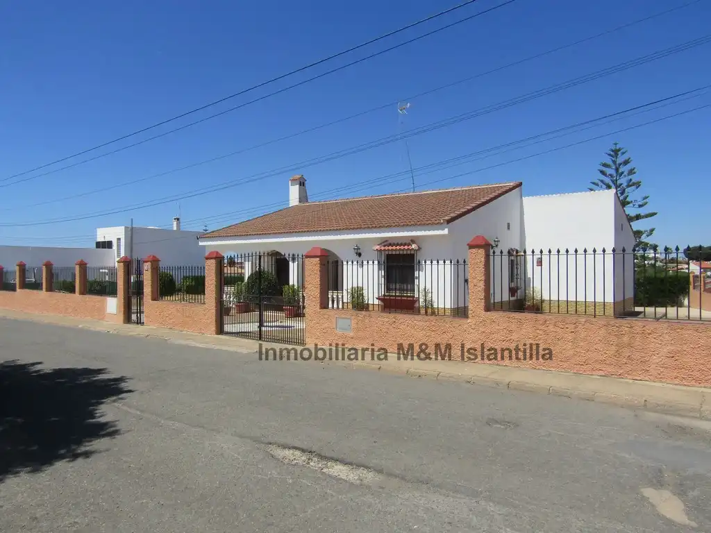 Vista exterior de Casa o chalet en venta en Ayamonte con Jardín privado, Terraza y Amueblado