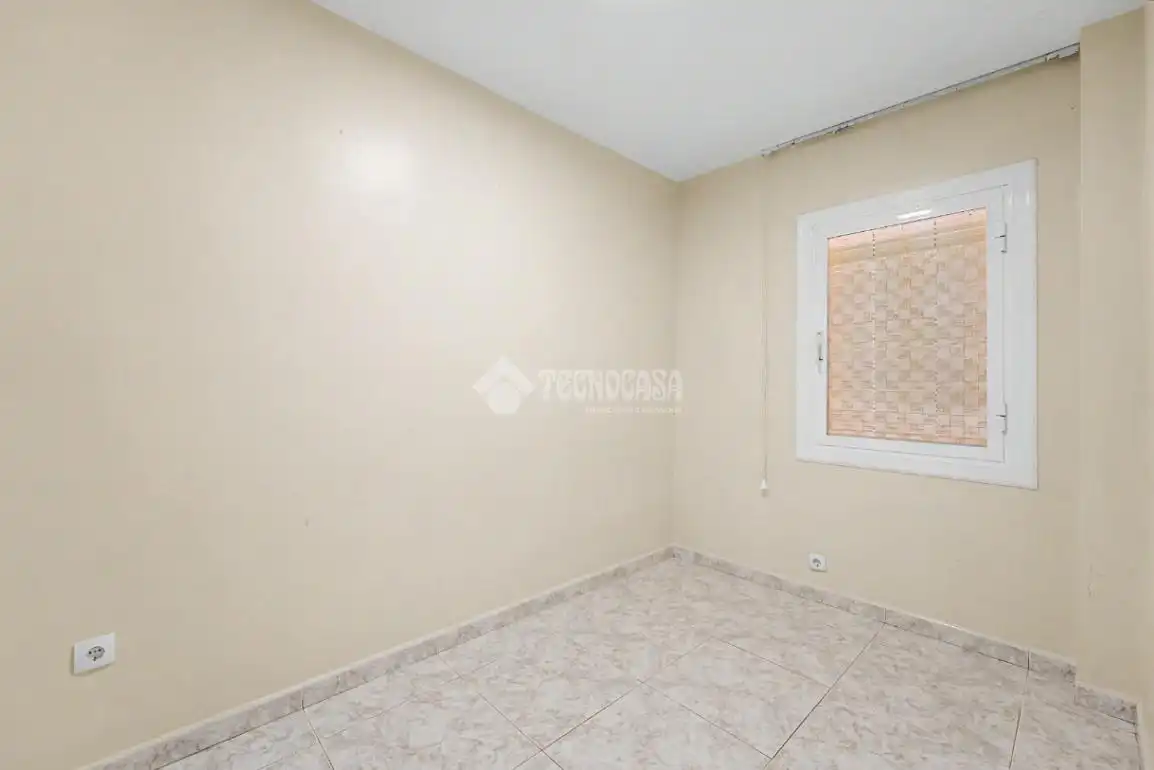 Habitación de Piso en venta en Cornellà de Llobregat con Aire acondicionado y Balcón
