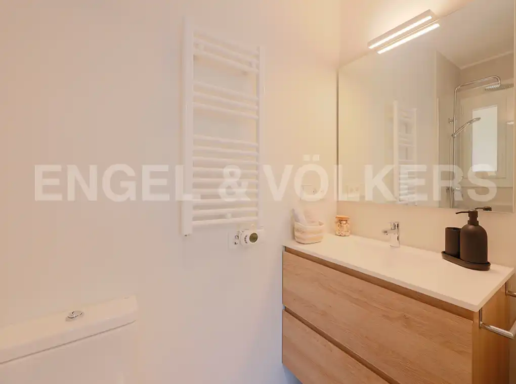 Baño de Piso de alquiler en Barcelona con Aire acondicionado, Calefacción y Jardín privado