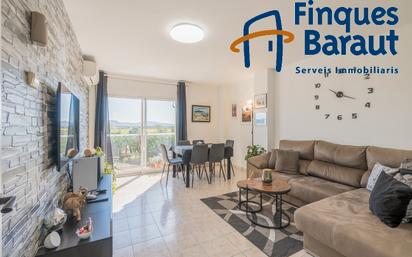 Living room of Flat for sale in Figueres  with Heating, Terrace and Furnished