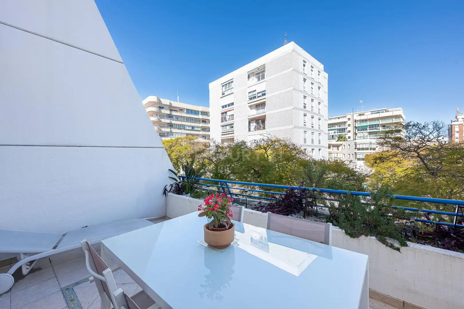 Terraza de Dúplex en venta en Marbella con Aire acondicionado, Jardín privado y Trastero