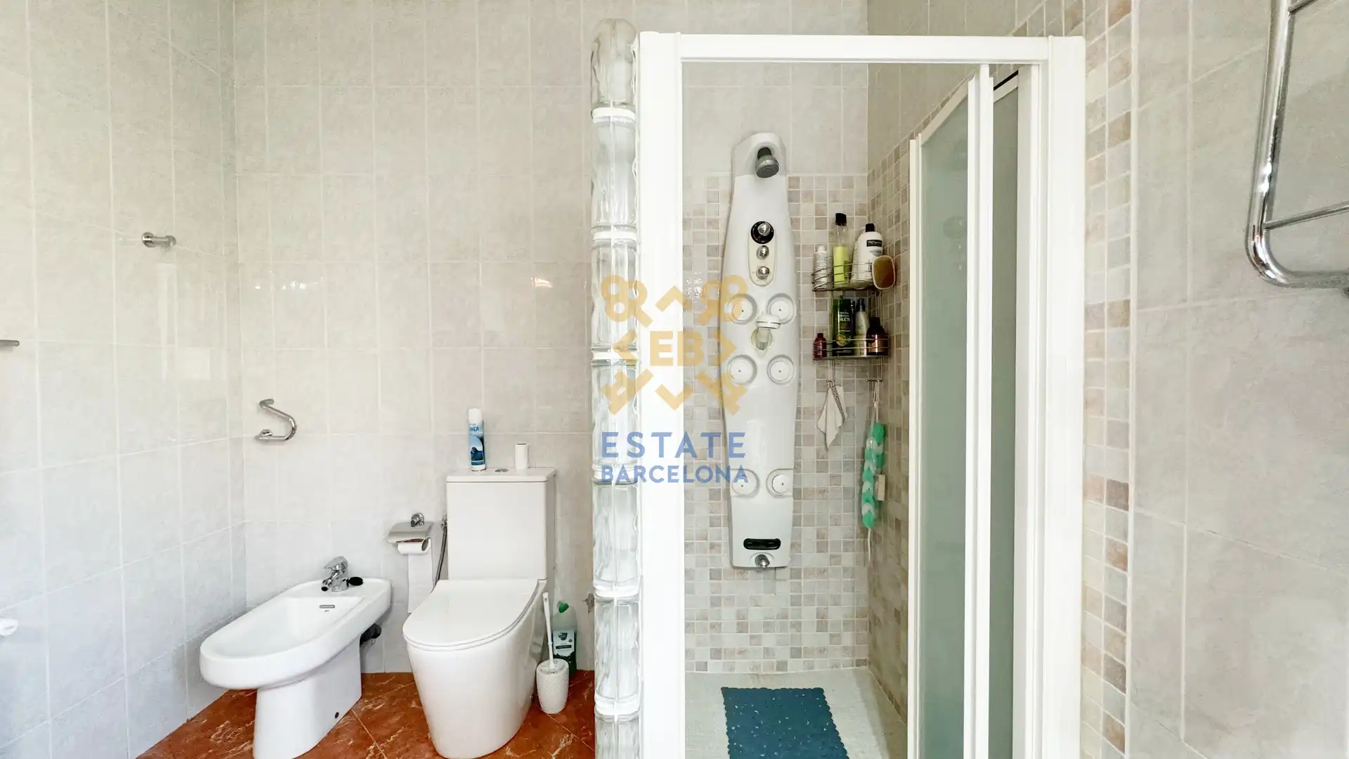 Badezimmer von Haus oder Chalet zum Verkauf in Lloret de Mar mit Klimaanlage, Heizung und Schwimmbad