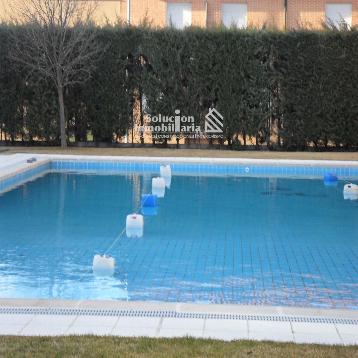 Piscina de Ático en venta en Salamanca Capital con Calefacción, Parquet y Terraza