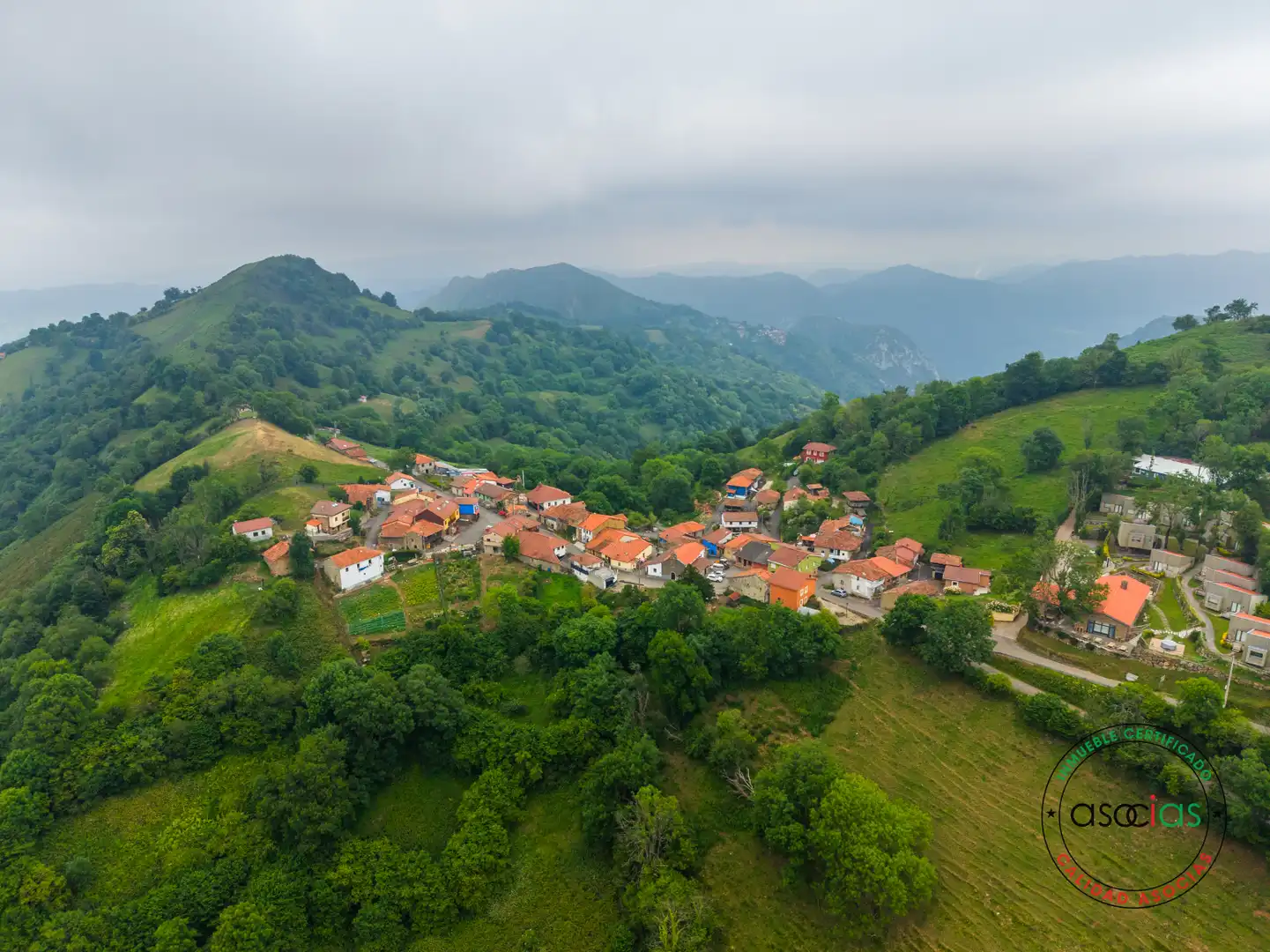 Vista exterior de Casa adosada en venta en Proaza con Calefacción y Trastero