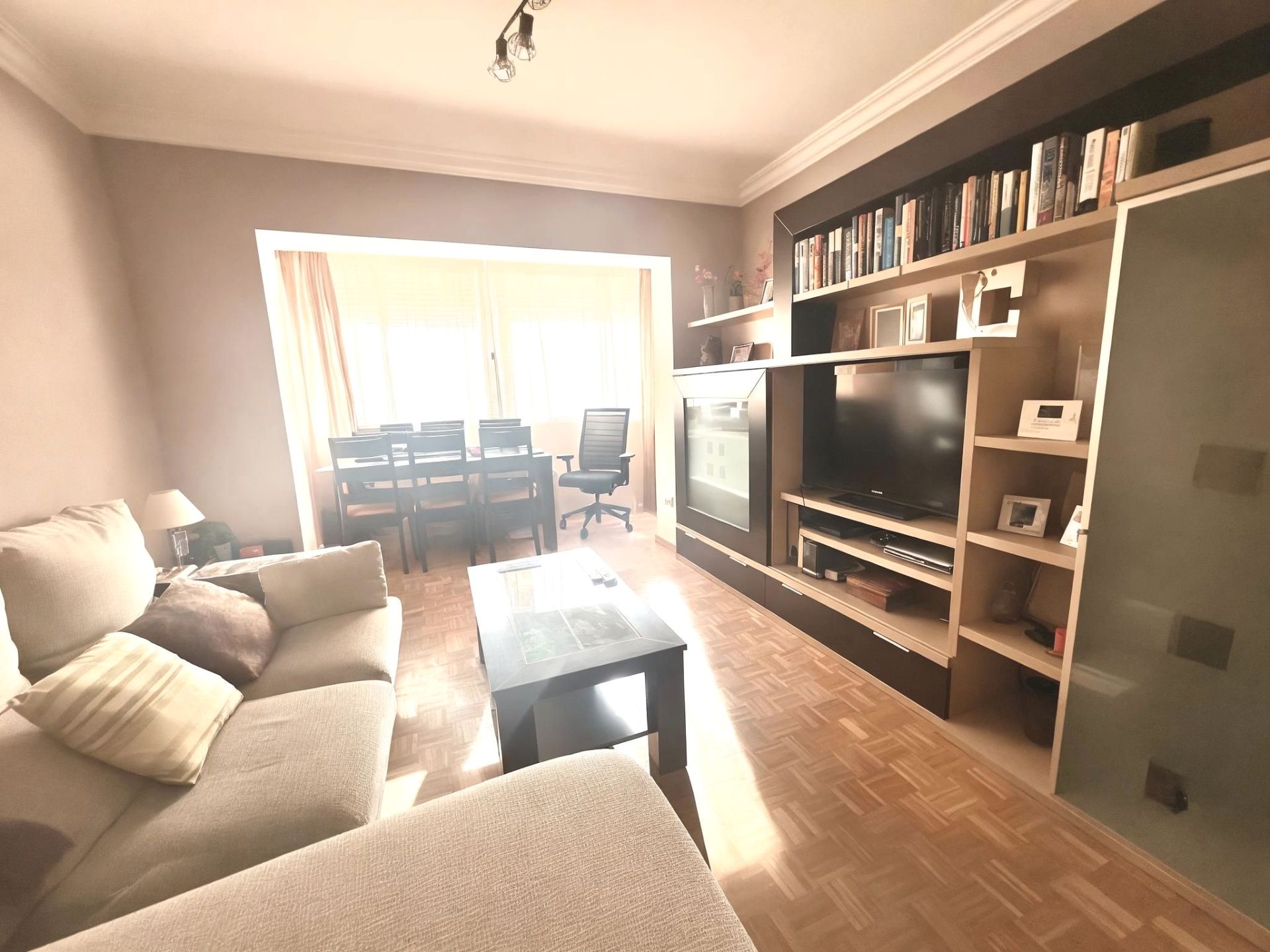 Living room of Flat for sale in  Madrid Capital  with Air Conditioner, Heating and Oven
