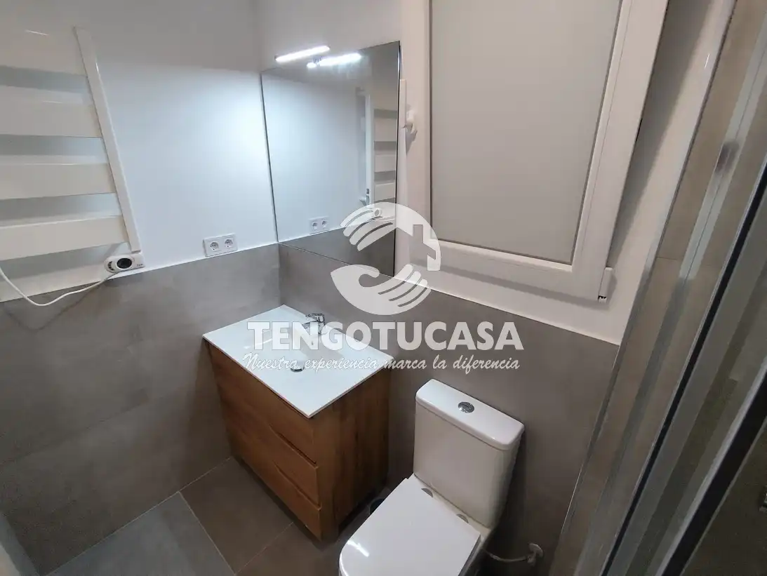 Bany de Pis en venda en Madrid amb Aire condicionat, Calefacció i Jardí privat