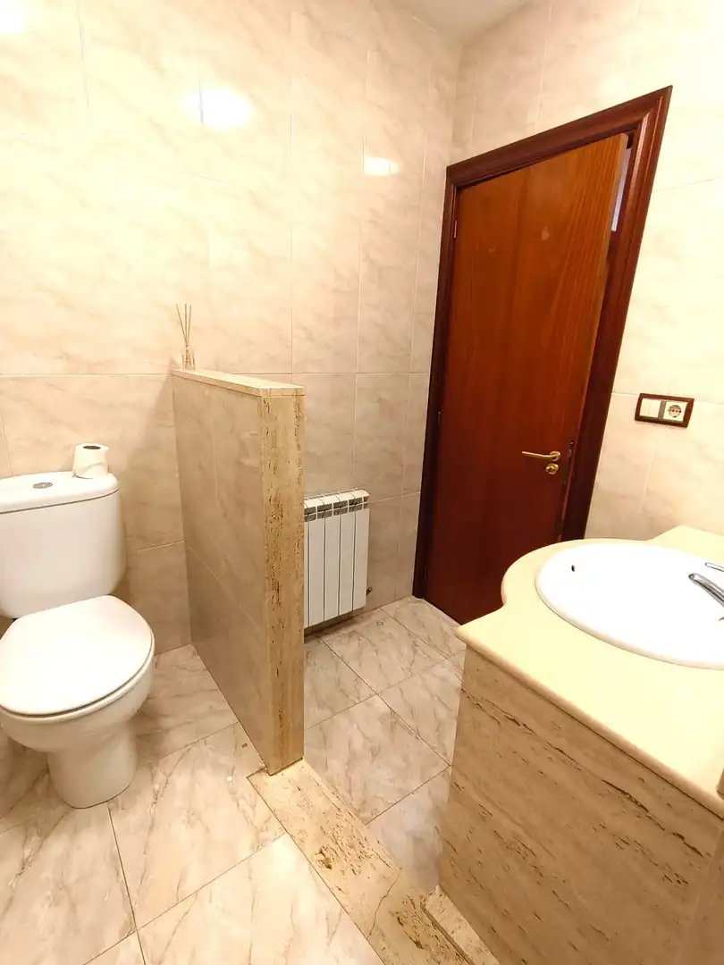 Bathroom of Flat for sale in Valls  with Heating, Terrace and Storage room