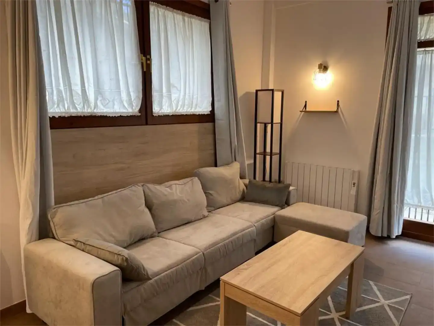 Sala de estar de Apartamento en venta en Benasque con Jardín privado, Piscina y Amueblado