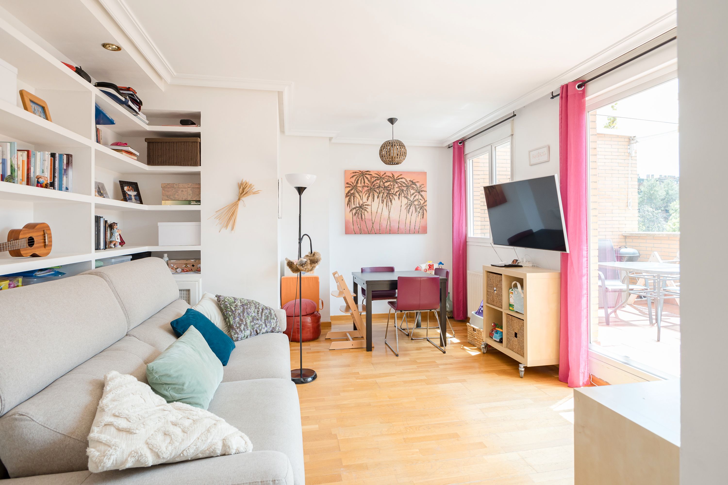 Sala d'estar de Àtic en venda en  Madrid Capital amb Aire condicionat, Calefacció i Jardí privat