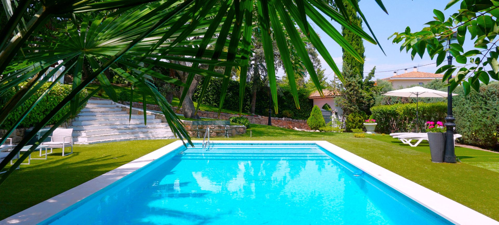 Swimming pool of House or chalet for sale in Torrelodones  with Air Conditioner, Heating and Private garden