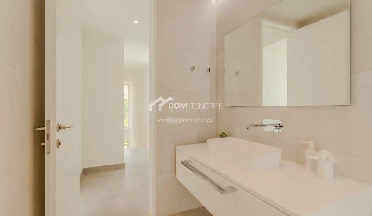 Bathroom of Houses for sale in Adeje  with Terrace, Storage room and Swimming Pool