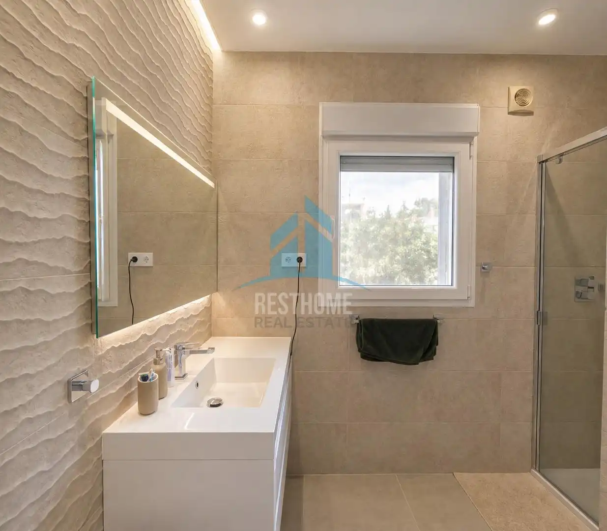 Bathroom of Houses for sale in Cullera  with Air Conditioner, Terrace and Jacuzzi