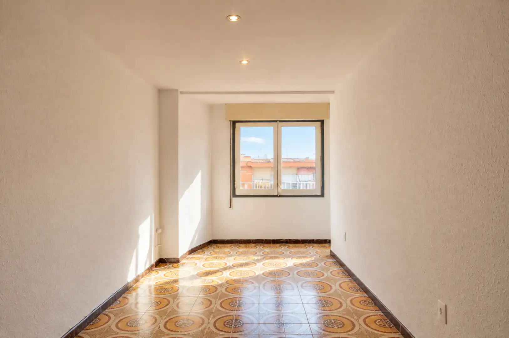 Flat with terrace for sale in Carrer de Flix, imagen 2