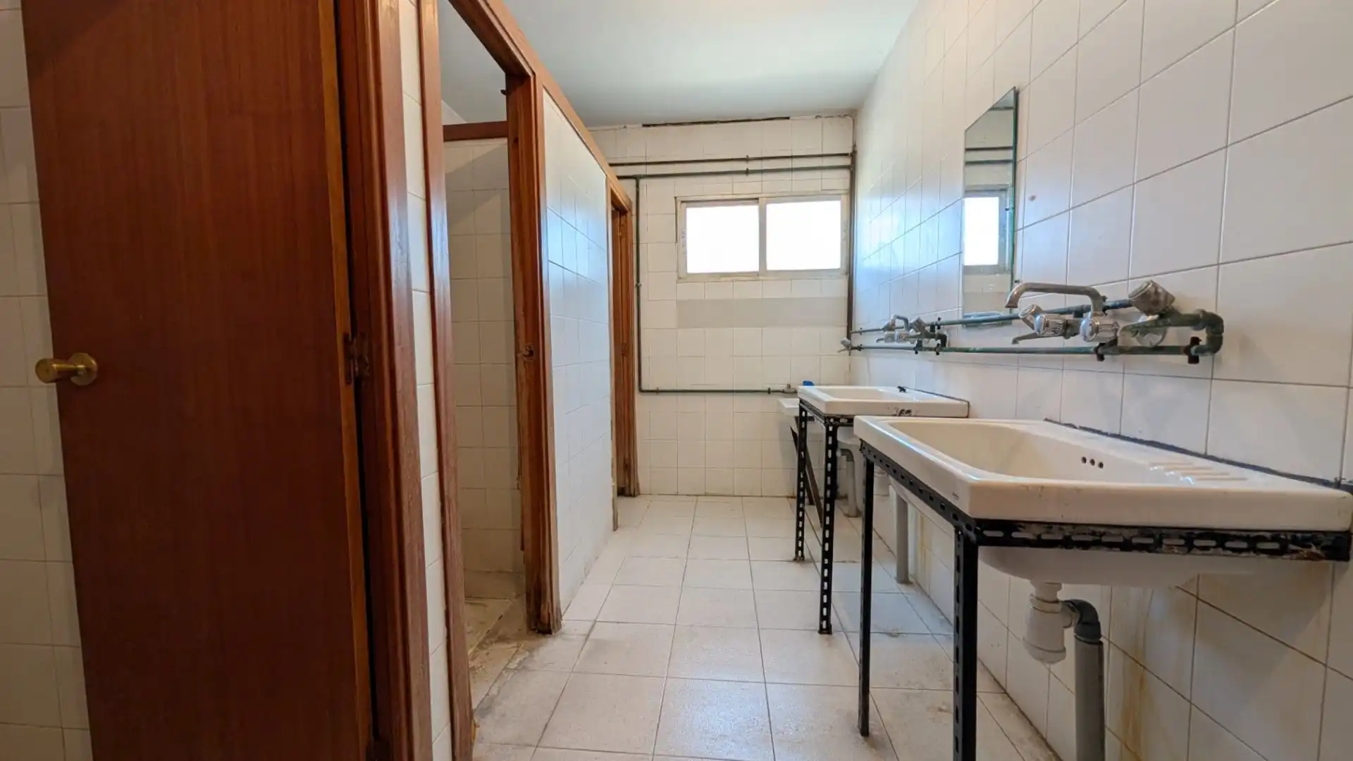 Baño de Nave industrial de alquiler en Zaragoza