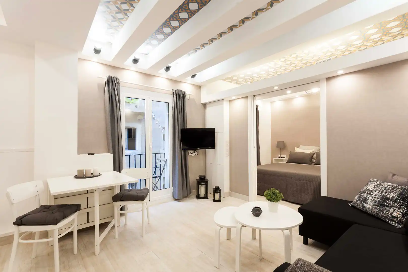 Bedroom of Apartments for sale in  Barcelona Capital  with Air Conditioner, Furnished and Balcony
