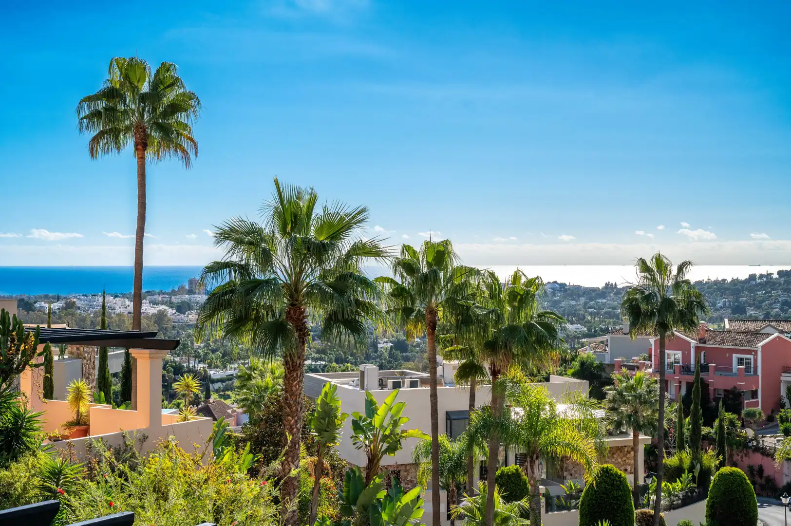Vista exterior de Apartament en venda en Marbella amb Aire condicionat, Terrassa i Piscina