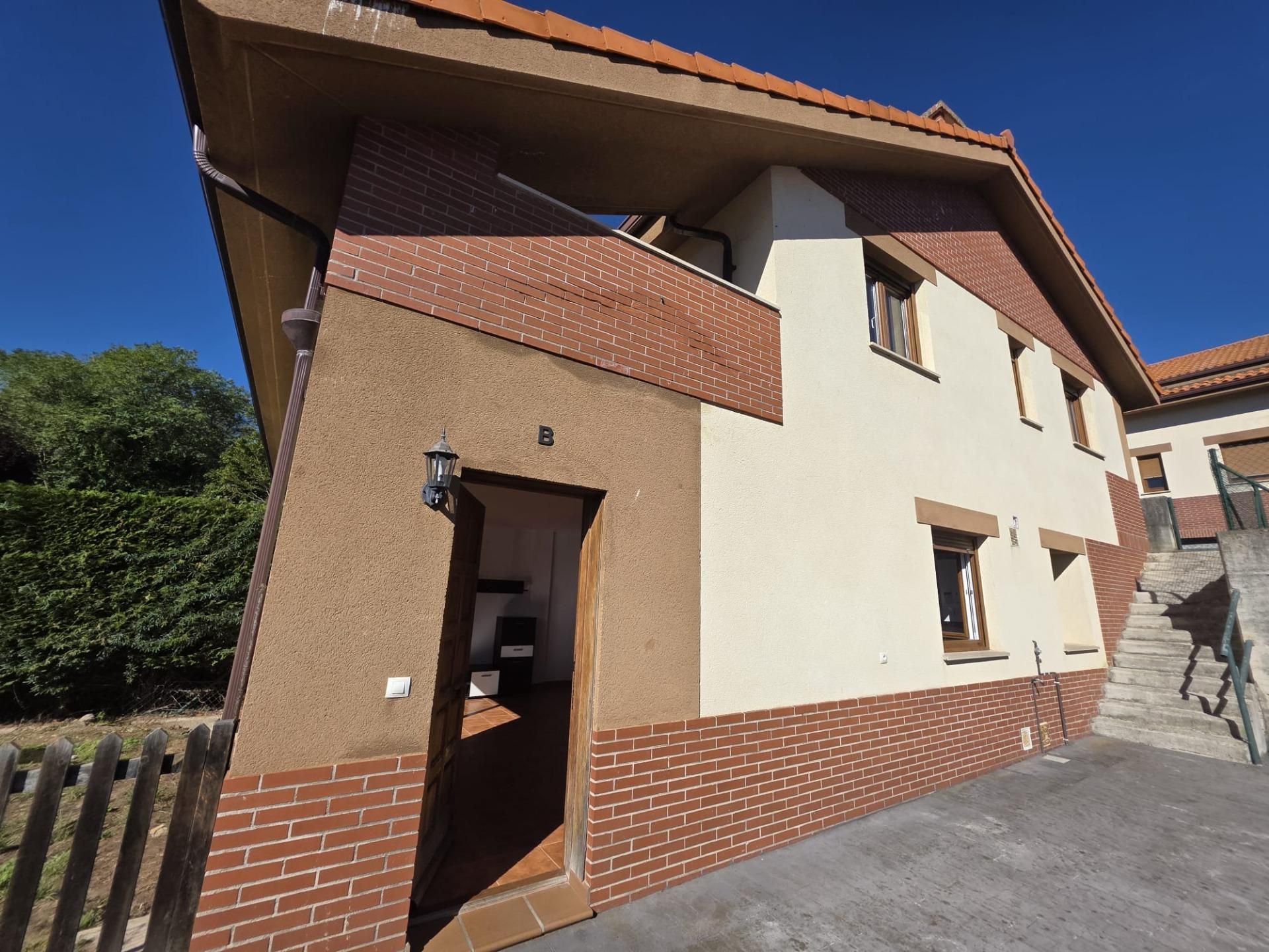 Exterior view of Single-family semi-detached for sale in Val de San Vicente   with Heating, Private garden and Terrace