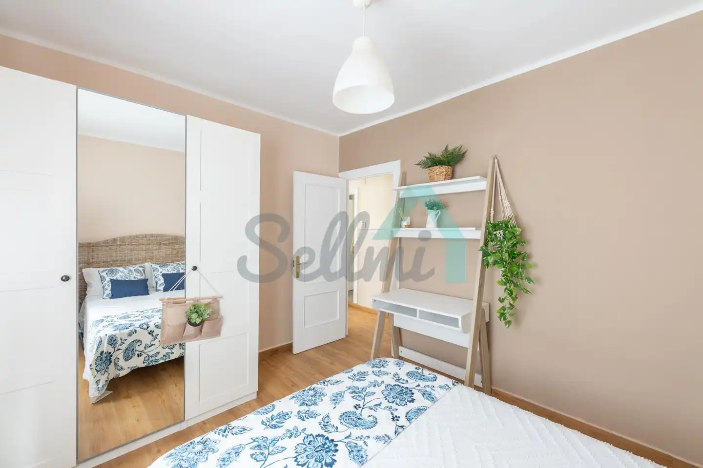 Habitación de Piso en venta en Oviedo  con Calefacción