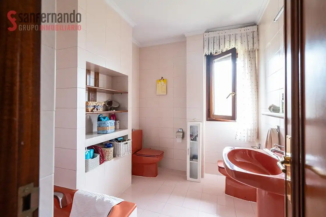 Baño de Casa o chalet en venta en Torrelavega  con Calefacción, Jardín privado y Terraza