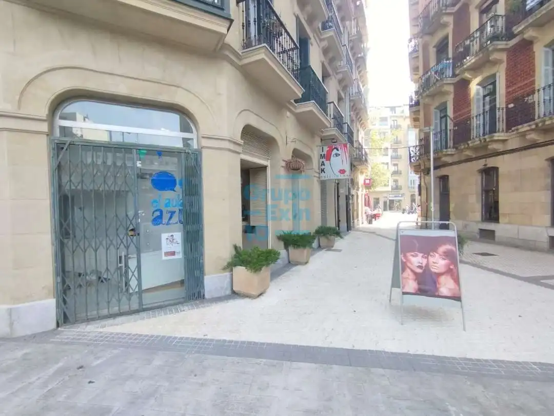 Vista exterior de Local en venda en Donostia - San Sebastián 